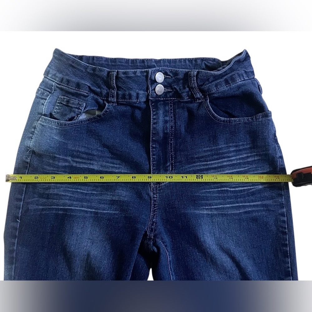 Stylish. No Brand name, Bell Bottoms, Frayed leg, Large and high waisted. - Picture 5 of 6